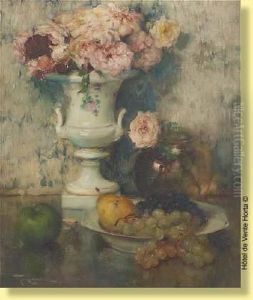 Vase Medicis Fleuri De Roses Avec Avant-plan