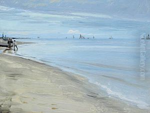 Strandparti fra Skagen, fiskere star ved en bad i strandkanten, i baggrunden lyser fyret.