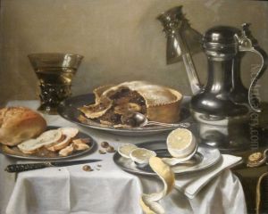 Stilleven met pastei, geschilde citroen, brood, schenkkan
