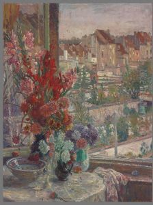 Bloemen voor een open venster