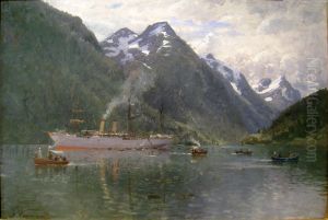 Vestlandsfjord med turistskip