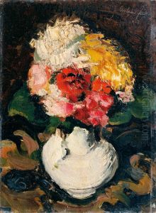 Blumenbouquet in weisser Vase