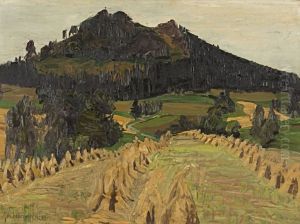 Kornfeld vor einem Berg. Kreuzbach bei Fischbach im Riesengebirge