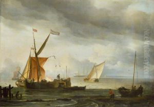 Schepen op rustig water vlak voor de kust, links is een kleine zeilboot op het strand getrokken