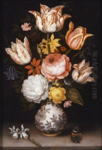 Bloemen in een Wan Li-vaas, geflankeerd door een narcis en een vlinder, op een stenen plint