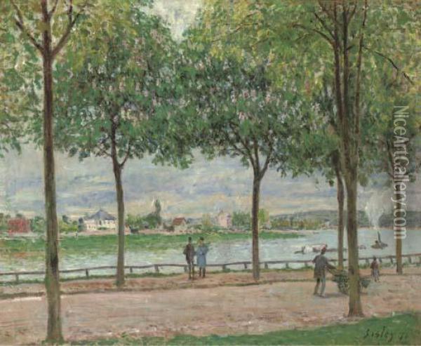 Promenade Des Marronniers Oil Painting - Alfred Sisley
