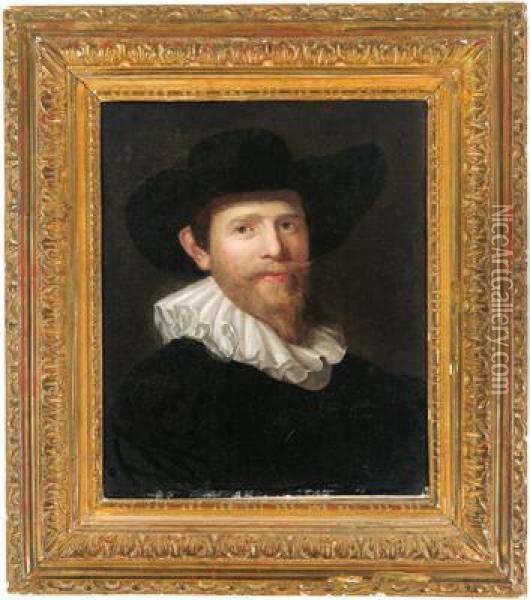 Ritratto Di Un Signore In Abito Nero Con Cappello E Collare Oil Painting - Rembrandt Van Rijn