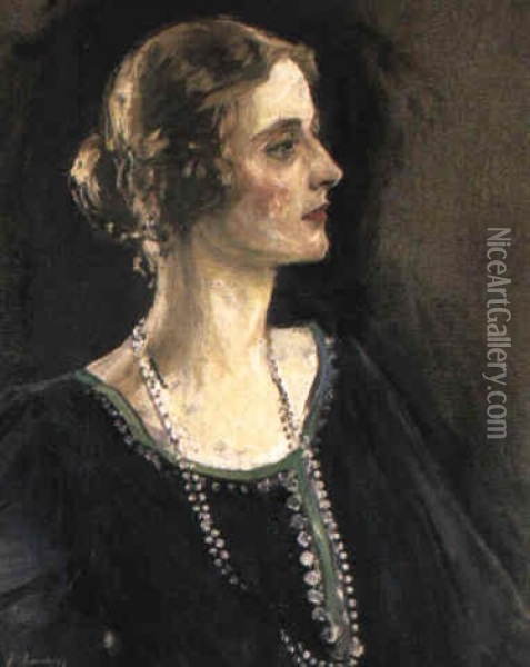 Portrait Of Lady Howe With Pearls Oil Painting - John Lavery