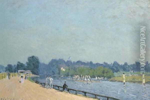 La Route De Hampton Court Oil Painting - Alfred Sisley