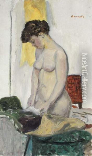 Nu Debout, De Profil Oil Painting - Pierre Bonnard