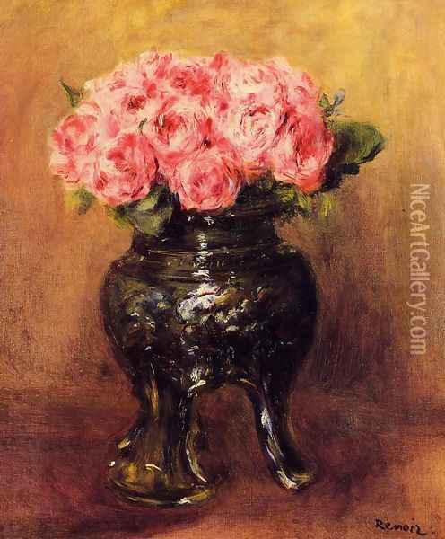 Roses In A China Vase Oil Painting - Pierre Auguste Renoir