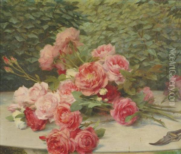 Jete De Roses Sur Une Table Oil Painting - Gustave Bienvetu