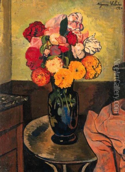 Vase De Fleurs Sur Une Table Ronde Oil Painting - Suzanne Valadon