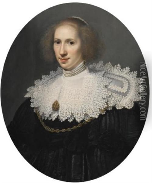 Portrait Of A Lady With A Lace Collar And Pearls Oil Painting - Michiel Janszoon van Mierevelt