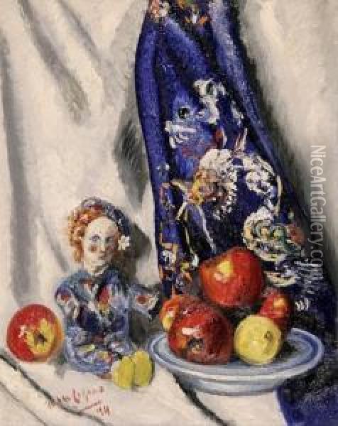 Stilleben Mit Puppe Und Apfeln Vor Chinesischem Tuch Oil Painting - August Le Gras