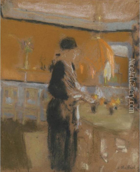 Madame Hessel Arrangeant Des Fleurs Oil Painting - Jean-Edouard Vuillard