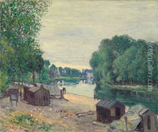 Cabanes Au Bord Du Loing Oil Painting - Alfred Sisley