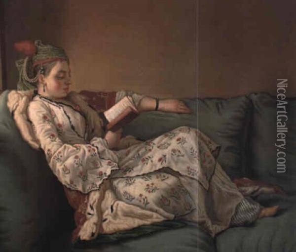La Sultane Lisant: A Lady In Turkish Costume Reading On A Divan Oil Painting - Jean Etienne Liotard