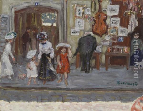 Dans La Rue (la Devanture) Oil Painting - Pierre Bonnard