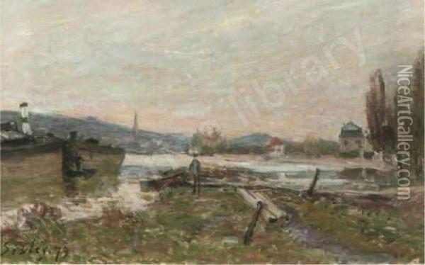 Bord De Seine Pres De Saint Cloud Oil Painting - Alfred Sisley